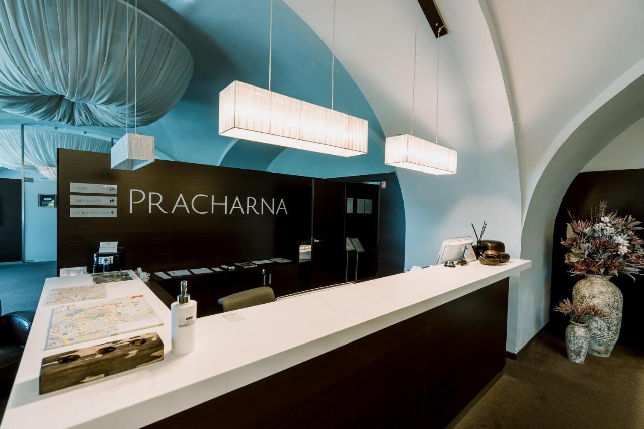 Pracharna Park Hotel ออลอโมตซ์ ภายนอก รูปภาพ